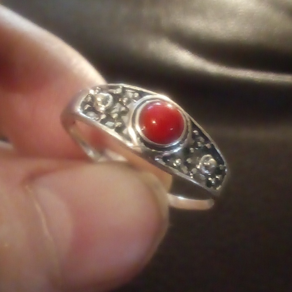 NIP - Silver Tone Hollow Style New Design Ring - Size 8.5